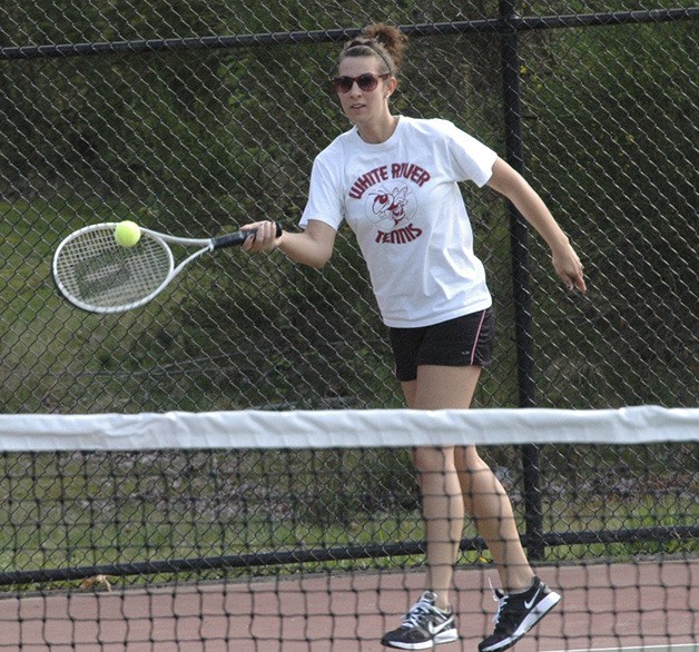 White River’s Laura Miculinich returns a serve from Sumner High’s Lauren Baker during April 18 competition on the Hornet courts.