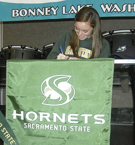 Veronica Stinnett signs a national letter-of-intent to run cross country and track at Sacramento State University next season.