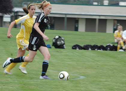 Bonney Lake's Emma Martin sprints past an Enumclaw defender.