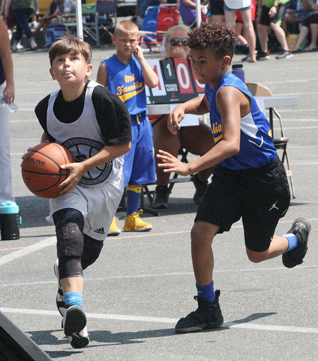 A pair of Youth Division competitors do hoop battle during last year’s 3-on-3 tournament. File photo by Kevin Hanson