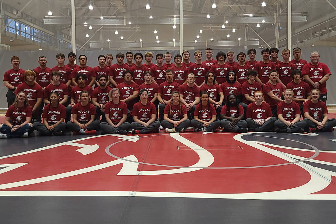 The Washington State University 2022-2023 wrestling team, which includes former EHS Hornets Tyson Russell and Cade Carter. Photo courtesy WSU