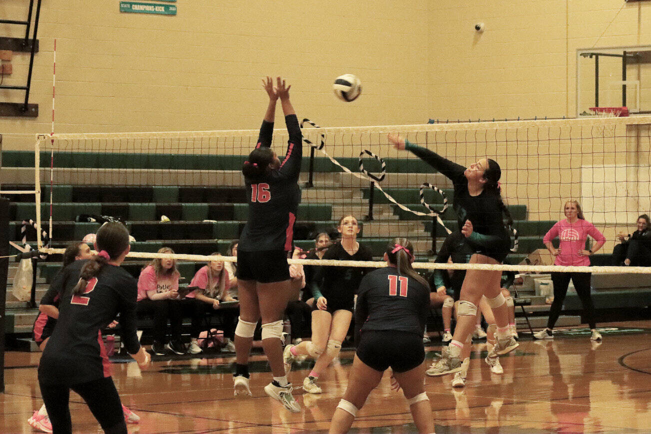 Bonney Lake’s Jada Shipp spiking on the Silas Rams. Photo by Andy Orozco