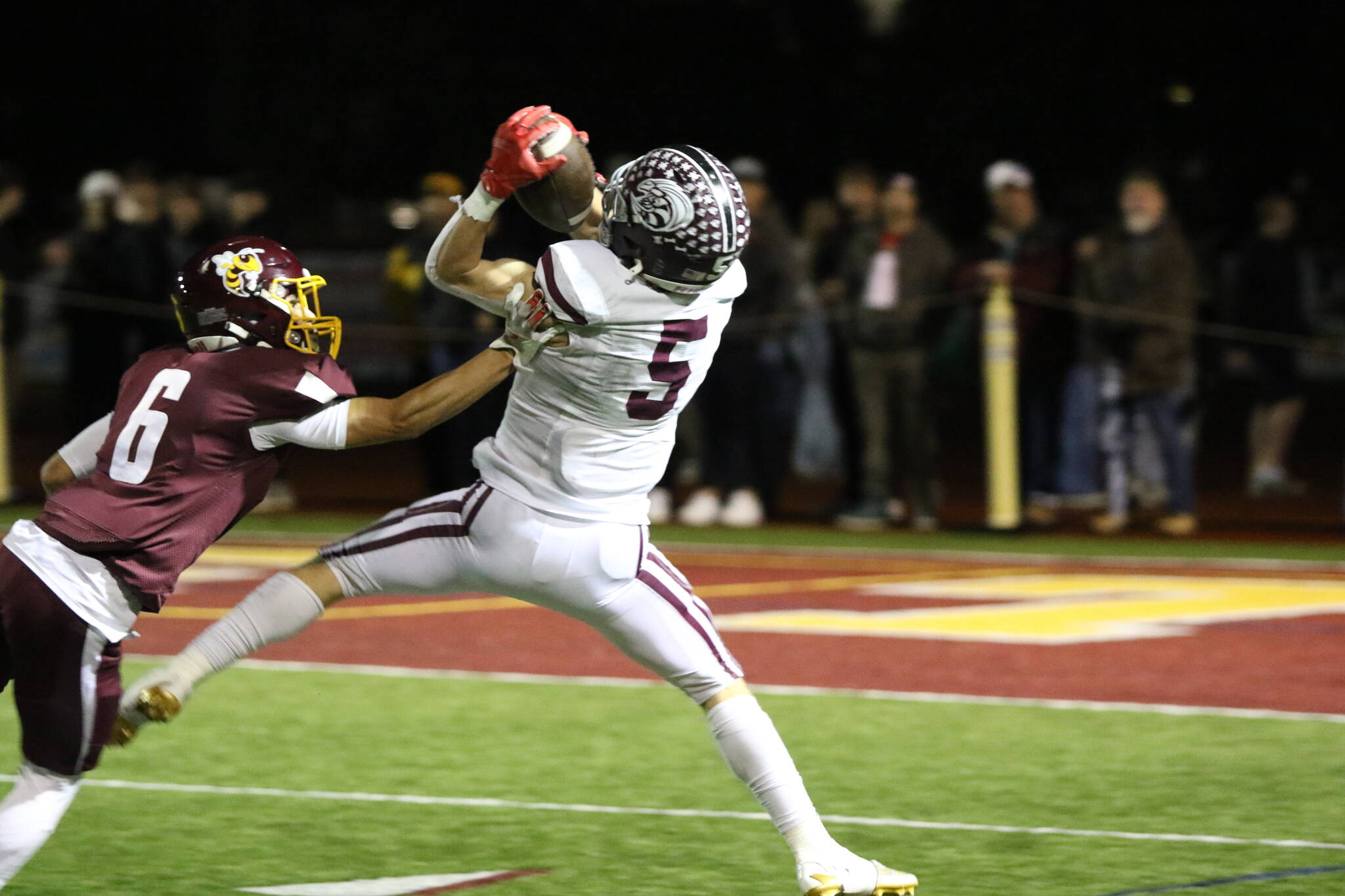 EHS’ #5 Colton Paulson tracks the ball all the way to his hands for a large offensive gain in Enumclaw’s win for Battle of the Bridge. Photo by Todd Overdorf / sonscapeimages.com