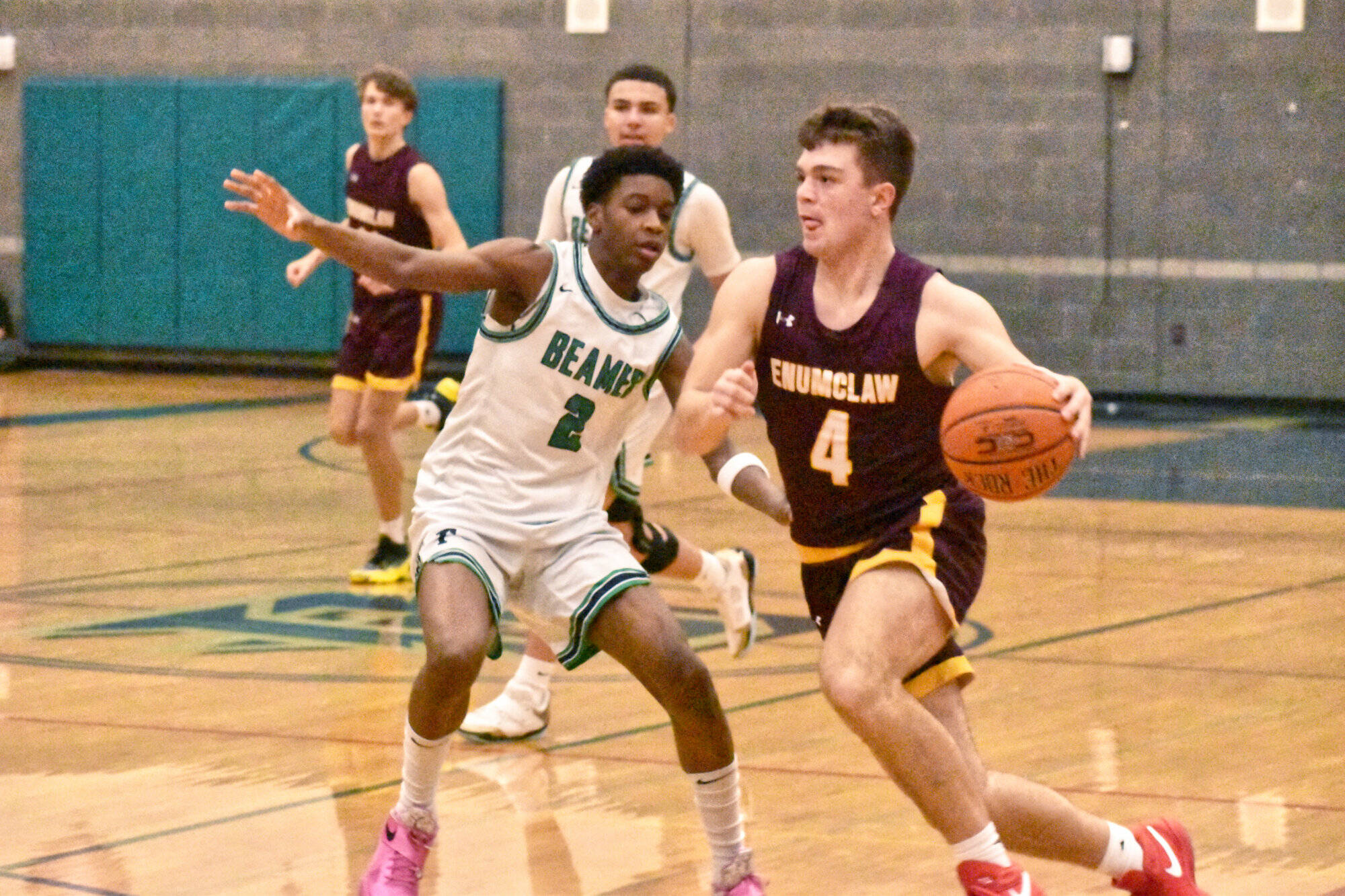 PHOTO BY KEVIN HANSON Enumclaw High’s Kannon Kuzaro drives to the hoop during the second half of the Hornets’ Friday night victory at Todd Beamer High.