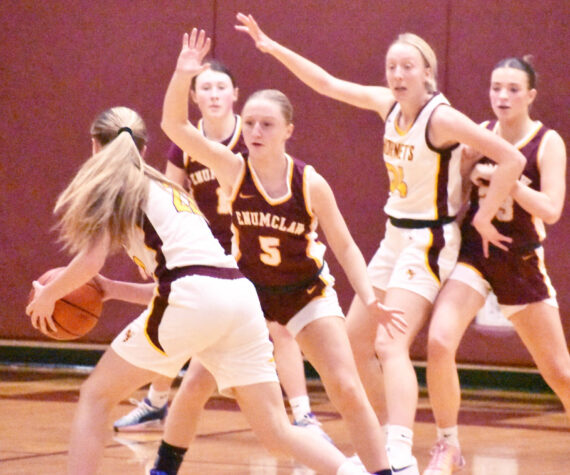 <p>PHOTOS BY KEVIN HANSON The season’s first edition of the Hornet-Hornet girls basketball game took place Jan. 8 in the White River High gymnasium and saw the host team emerge with a 69-31 victory. In this photo, EHS defenders (from left) Kaidyn Johnson, Clare Largent (#5) and Ava Smith look to shut off a passing lane to White River’s Vivian Kingston. The neighboring schools will meet again the evening of February 6 in the NPSL 3A regular season finale.</p>