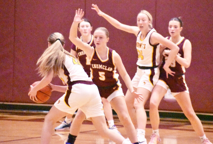 <p>PHOTOS BY KEVIN HANSON The season’s first edition of the Hornet-Hornet girls basketball game took place Jan. 8 in the White River High gymnasium and saw the host team emerge with a 69-31 victory. In this photo, EHS defenders (from left) Kaidyn Johnson, Clare Largent (#5) and Ava Smith look to shut off a passing lane to White River’s Vivian Kingston. The neighboring schools will meet again the evening of February 6 in the NPSL 3A regular season finale.</p>