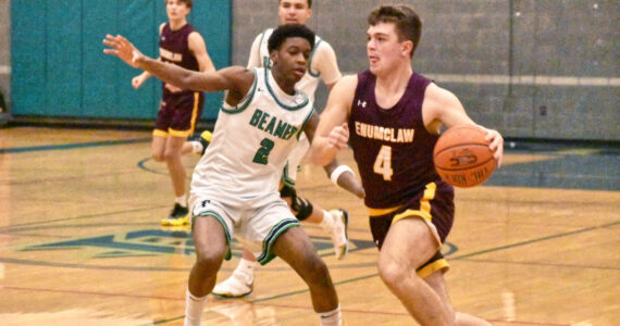 Enumclaw High’s Kannon Kuzaro drives to the hoop during the second half of the Hornets’ victory Jan. 3 at Todd Beamer High. PHOTO BY KEVIN HANSON